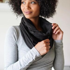 BEYOND YOGA Infinity Hidden Pocket Scarf NWT